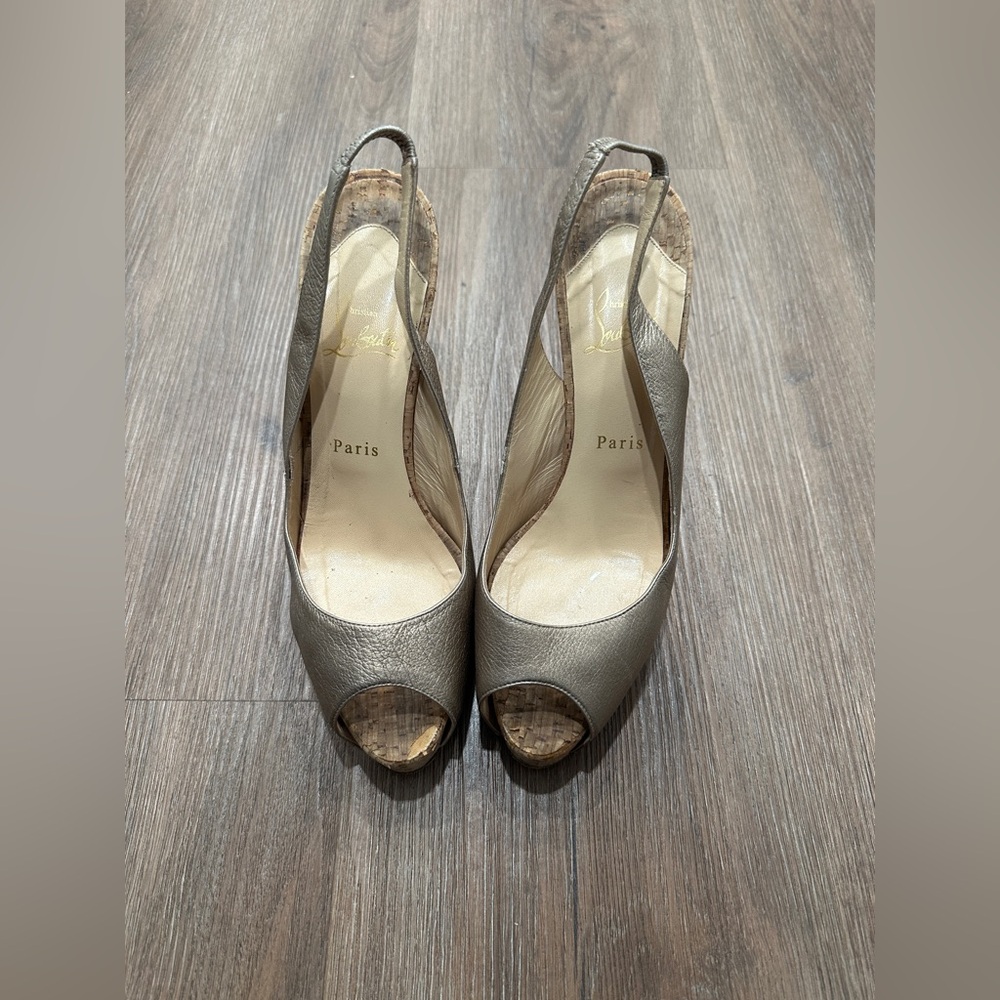 Christian Louboutin sling back peep toe heels, soft platinum/gold, size 40 flaw